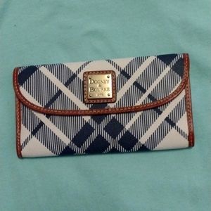 NWOT.... Dooney & Bourke wallet
